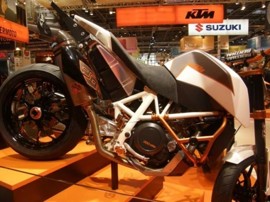 KTM's 690 Stunt @ Paris