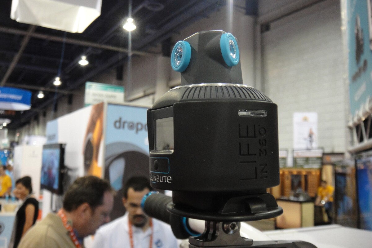 Geonaute mountable action camera records 360degree video