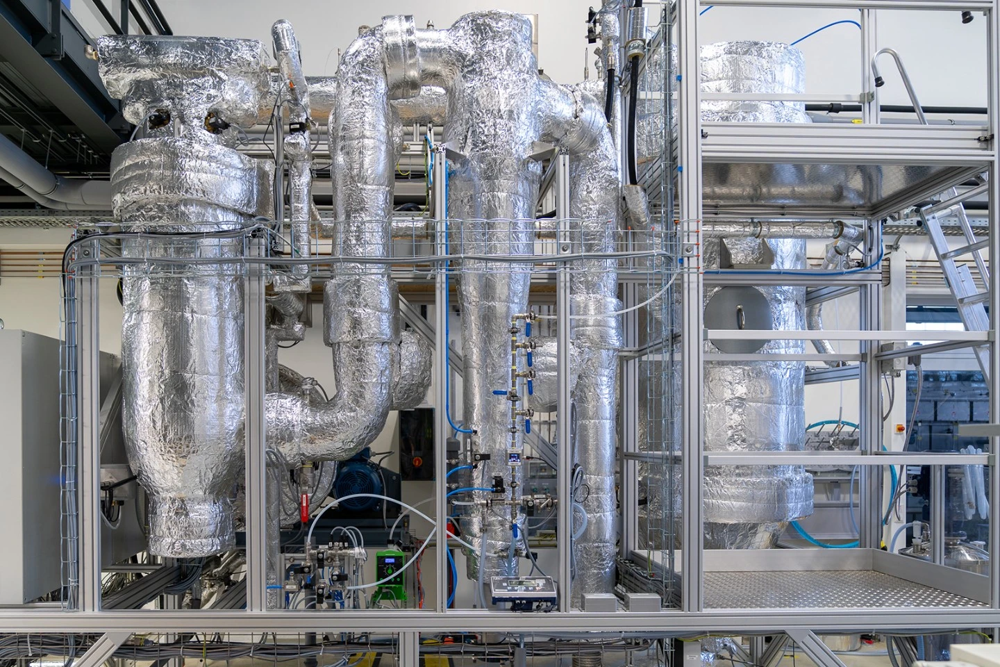 A pilot system for superheated-steam spray drying has already been built and tested.