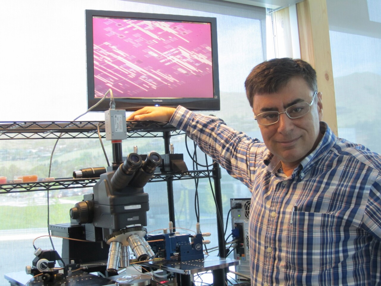 University of Utah electrical engineer Massood Tabib-Azar has developed micro-electro-mechanical “logic gates” that resist intense heat and ionizing radiation (Image: Lee J. Siegel/University of Utah)