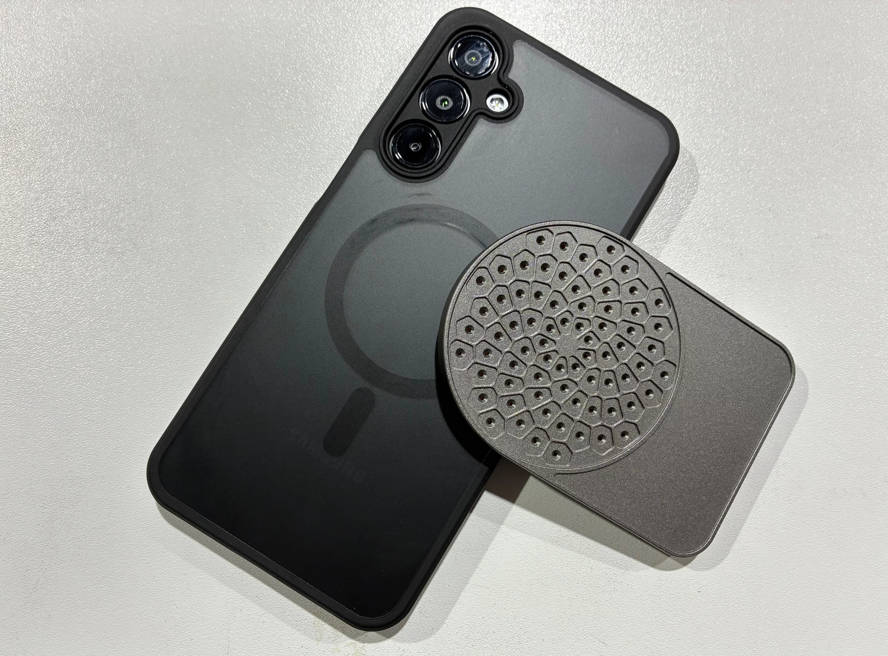 The SoundCam Go features 72 built-in digital MEMS microphones