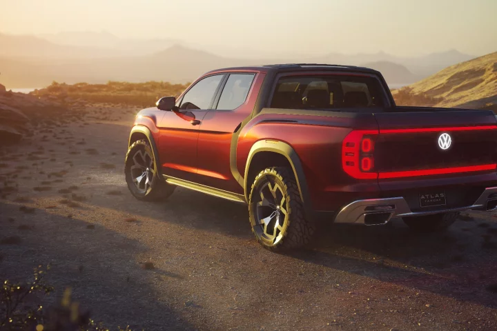 Powered by VW's 3.6-liter V6 engine pumping out 276 hp and 266 pound-feet of torque, the Tanoak pickup can complete the 0-60 mph (0-96 km/h) sprint in 8.5 seconds