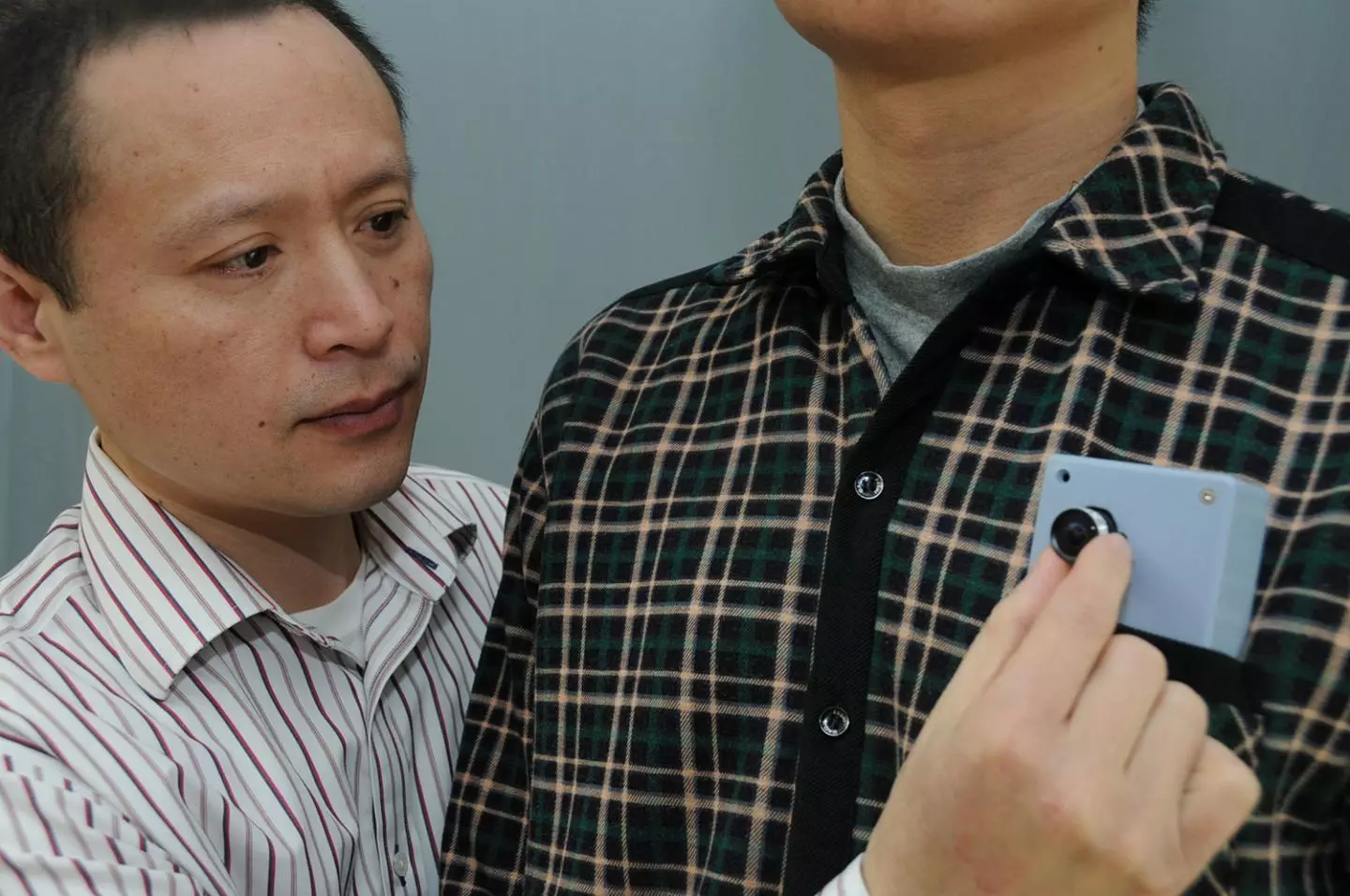 A new pocket-sized device beeps to warn wearers of impending collisions as they approach obstacles (Photo: Peter Mallen, Mass. Eye and Ear)