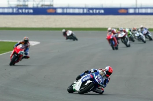 Sebastien Charpentier's Honda CBR600RR streets the field in the early laps. His team-mate Katsuaki Fujiwara bogged down on the line and completely missed the start. That's Fujiwara on the far right of the photo with the field in front of him. Caught Charp