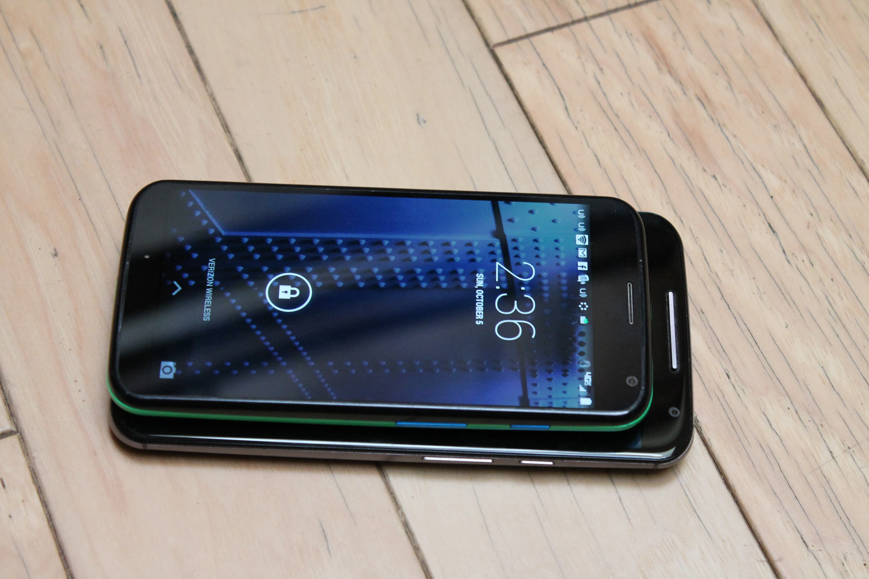 The new Moto X is both taller and wider than its predecessor (Photo: Eric Mack/Gizmag.com)