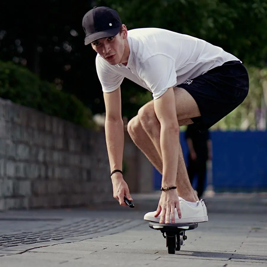 The Yiiboard's top speed is 12 mph (19 km/h)