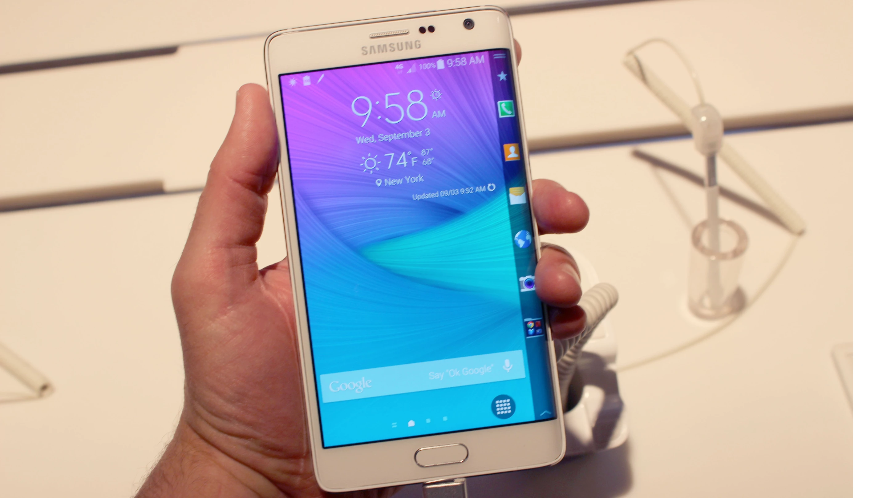 Galaxy Note Edge (Photo: Will Shanklin/Gizmag.com)