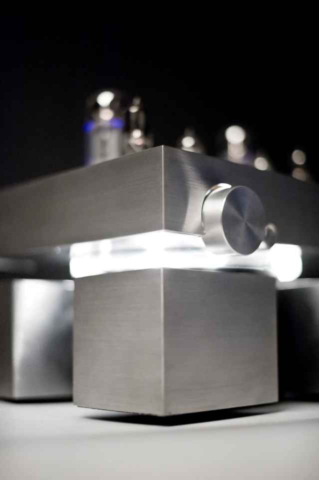 Internal components known to cause the most signal interference have been placed in closed compartments to isolate them from the audio's path