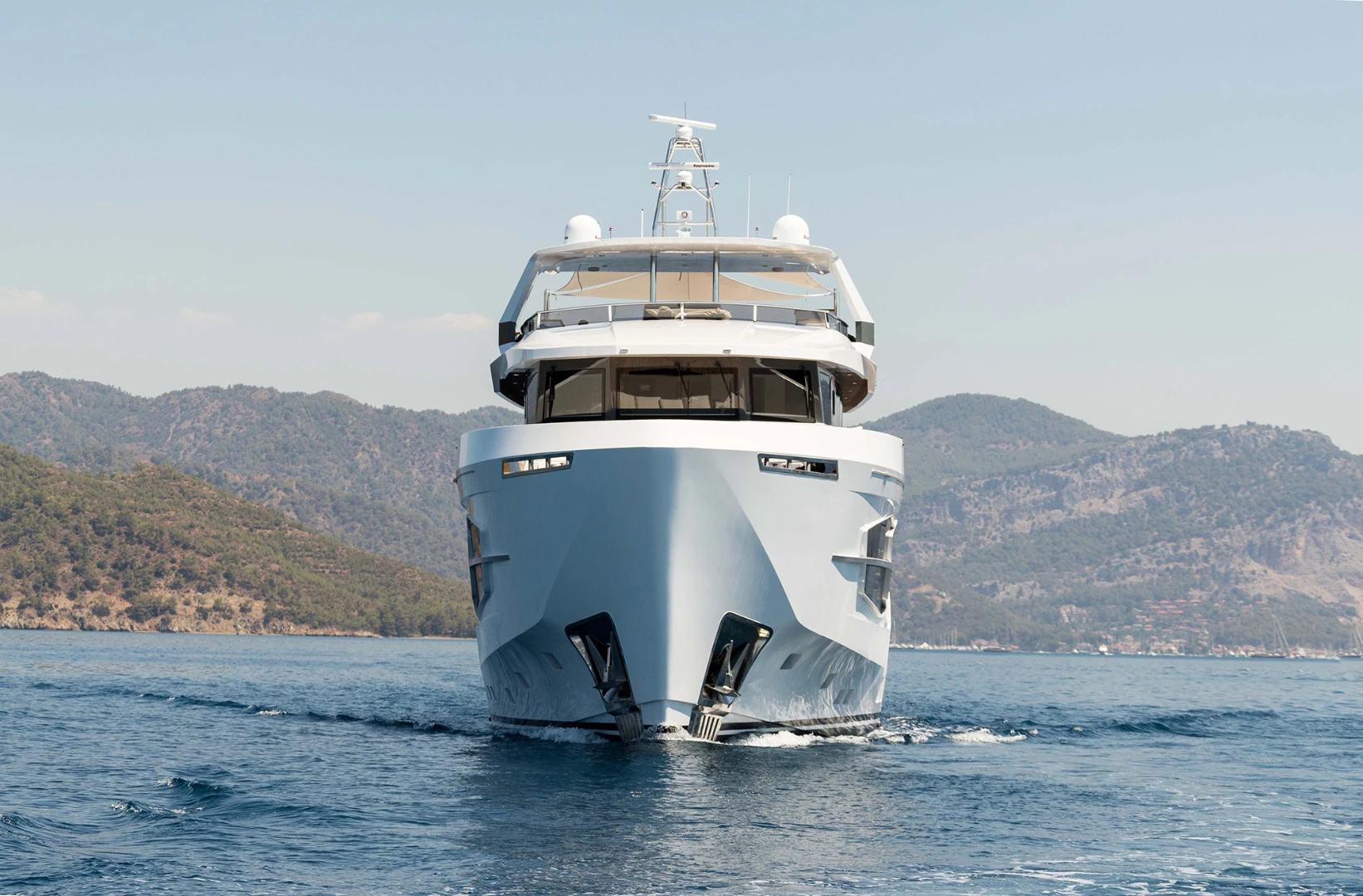 The 32XP explorer features an efficient displacement steel hull
