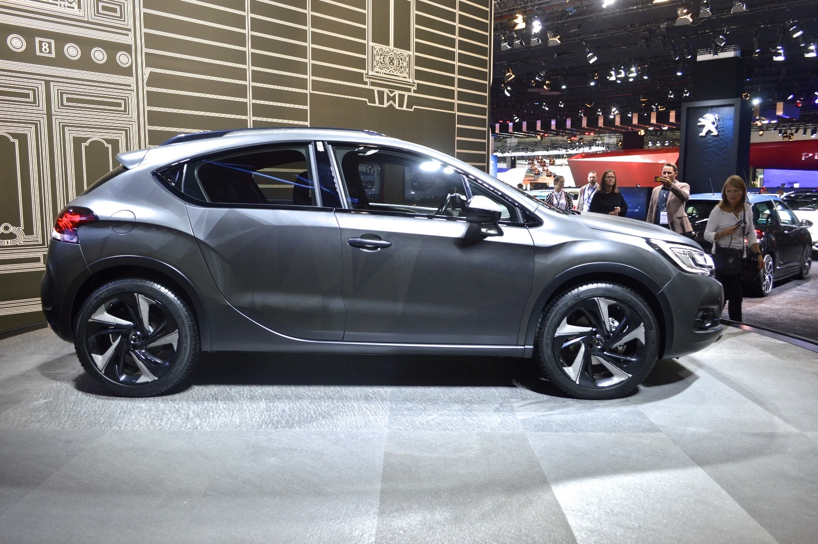 The DS 4 Crossback Concept highlights materials that will be used in future DS production models