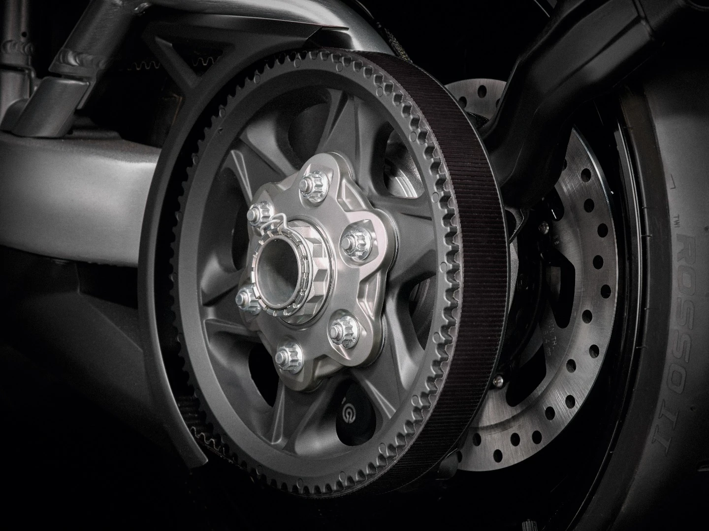 Ducati XDiavel S: belt drive is new for Ducati