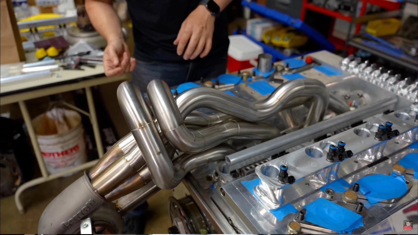 The 4-into-1 exhaust is nothing short of artwork for the front turbo on the Y12. It's designed like this to keep the volume of all exhaust pipes as close to the same as possible for an even exhaust flow between all four rotors; 1350-1360 mL