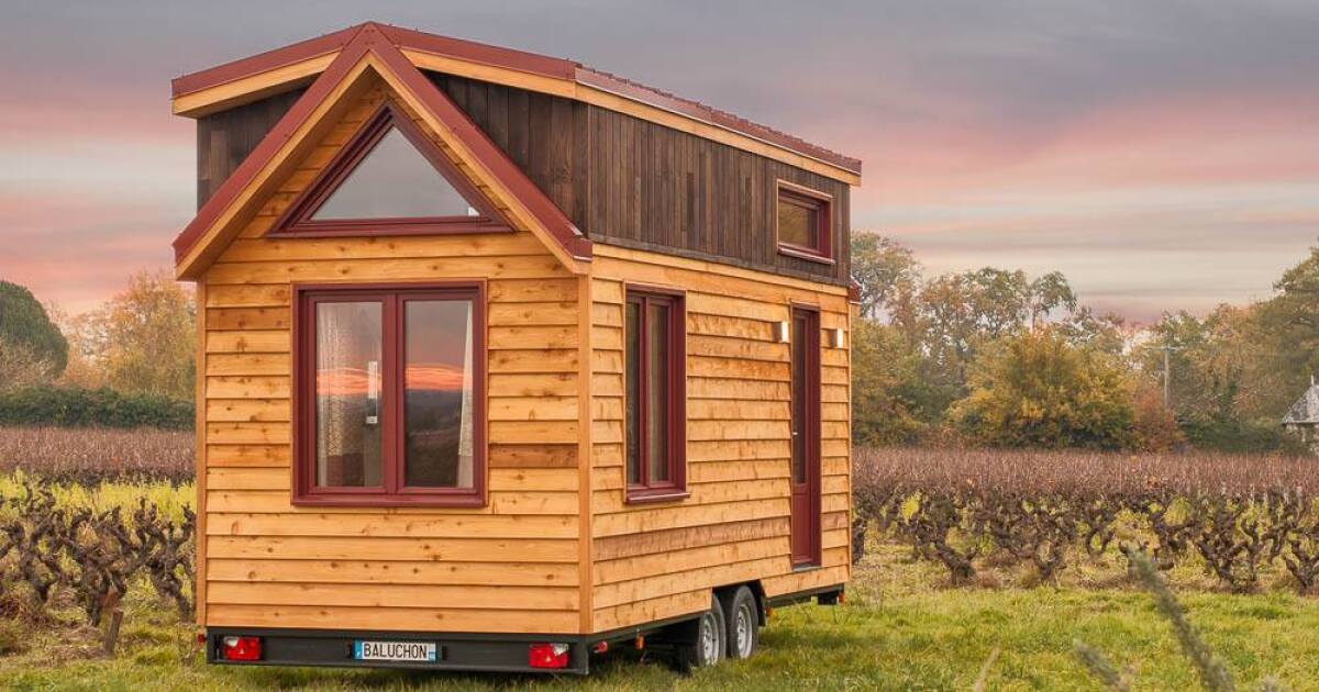 French tiny house offers rest and relaxation in the Alps