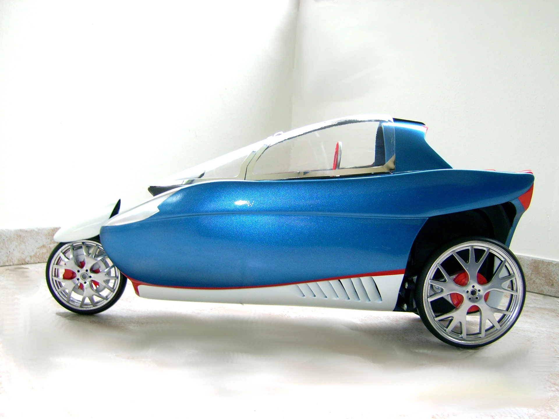 The Urban Jet tilting 3-wheel EV