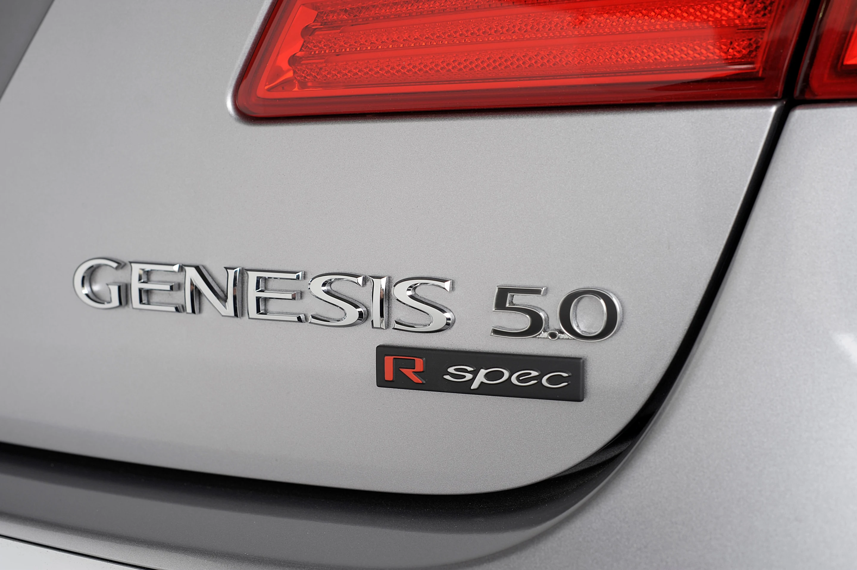 The new Glassware implementation will first be available to owners of the 2015 Hyundai Genesis