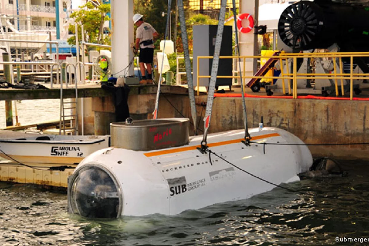 A Dry Combat Submersible (DCS) prototype in the water in 2012