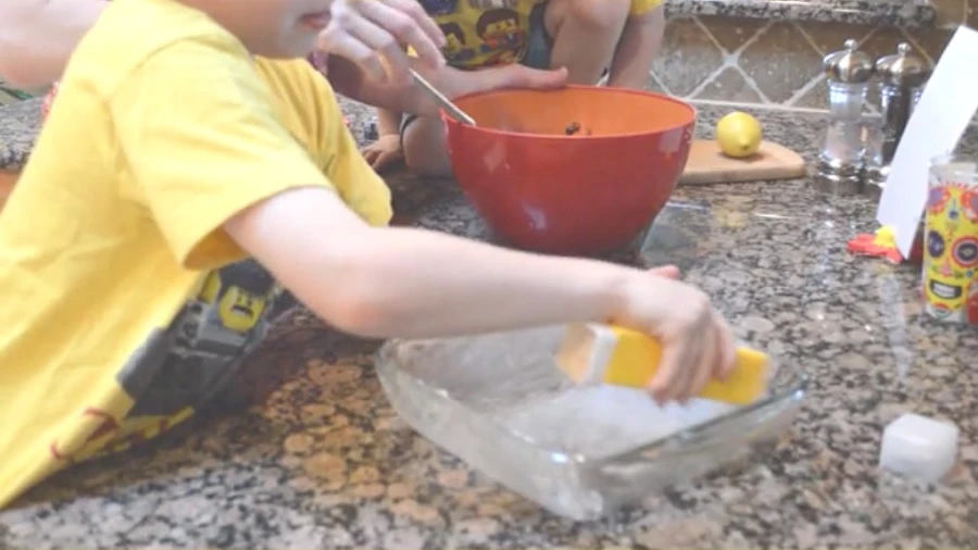 The Butter Boss allows users to apply butter evenly to a pan or dish
