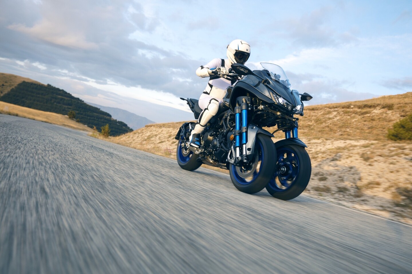 2018 Yamaha Niken: looks absolutely nasty