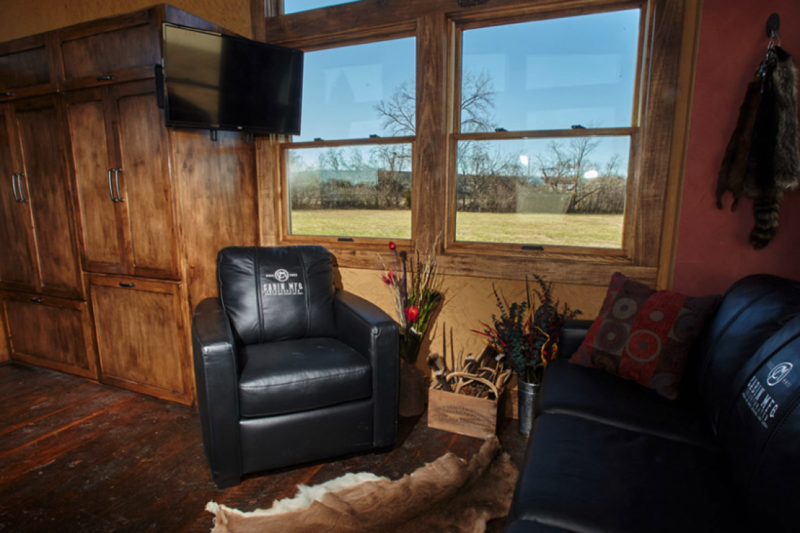 Bushwacker Provides A Luxury Hunting Experience Tiny House Style