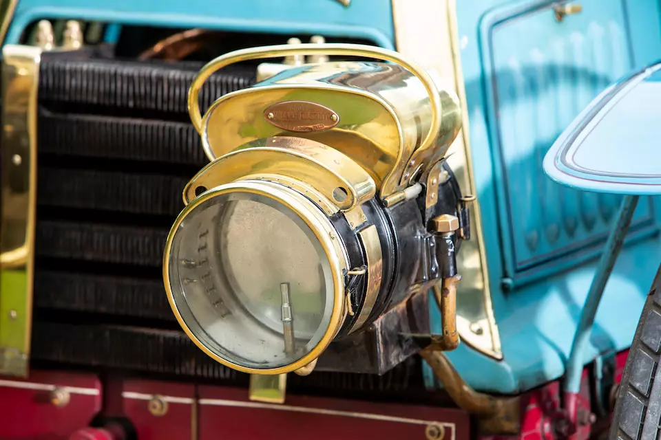 The Panhard 1901 7hp left headlamp