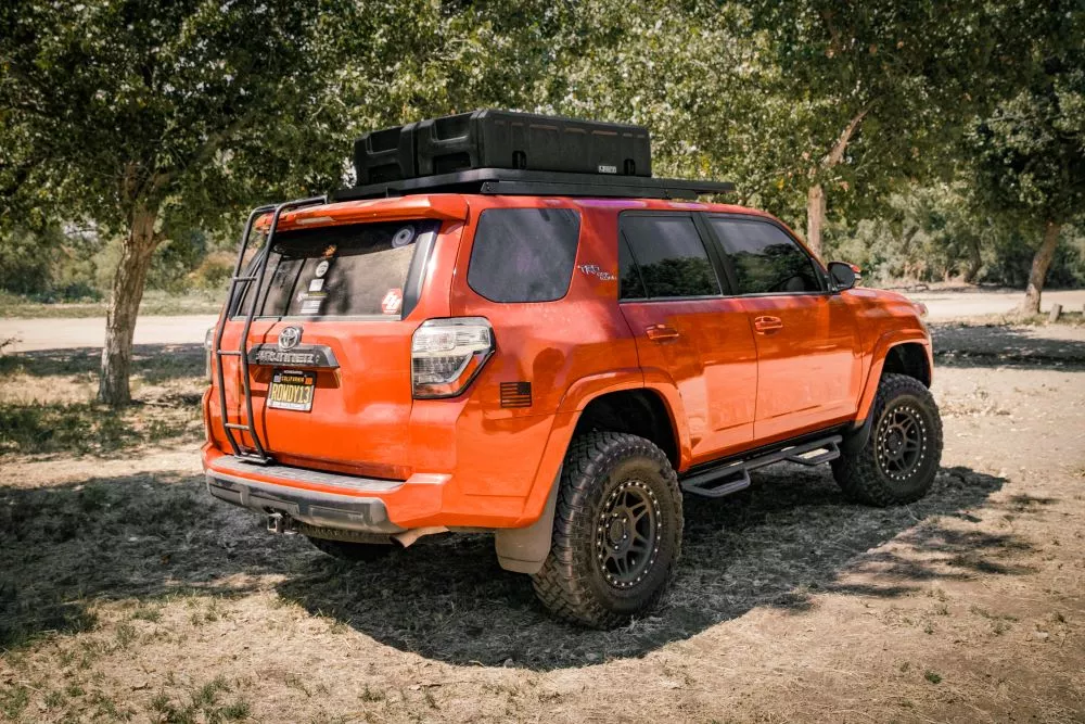 Leitner bills its newest GearPods as the world's first side-opening rooftop storage box, and while we've seen some similar front/side-opening designs for truck underbodies and pickup beds, this is the first we've seen for roof mounting