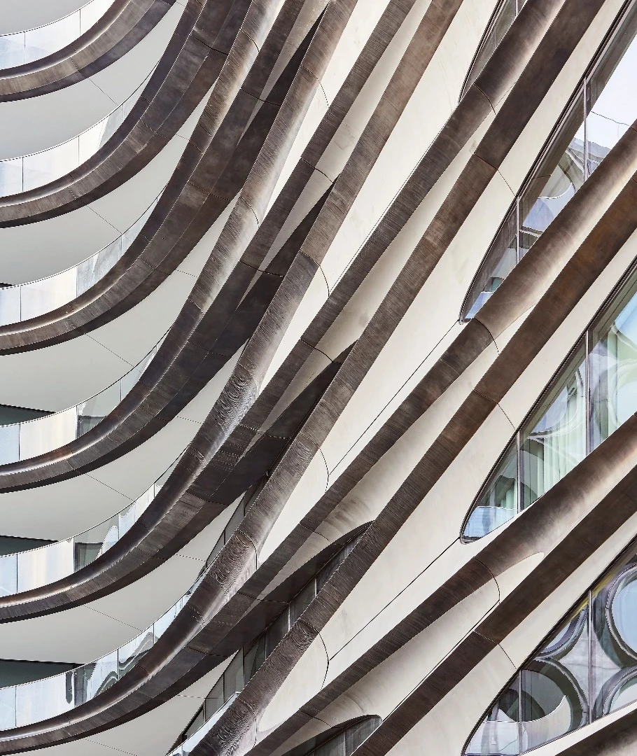 520 West 28th Street's facade looks stunning