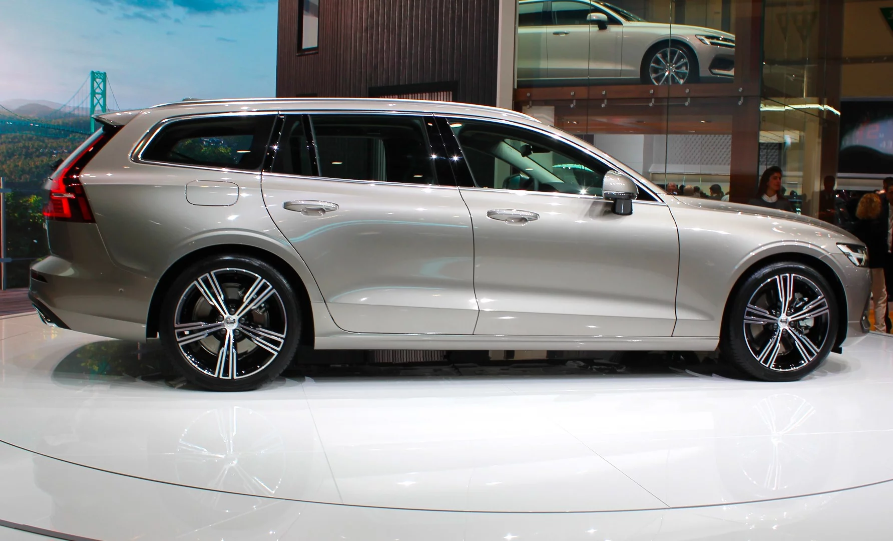 Volvo shows off the all-new V60