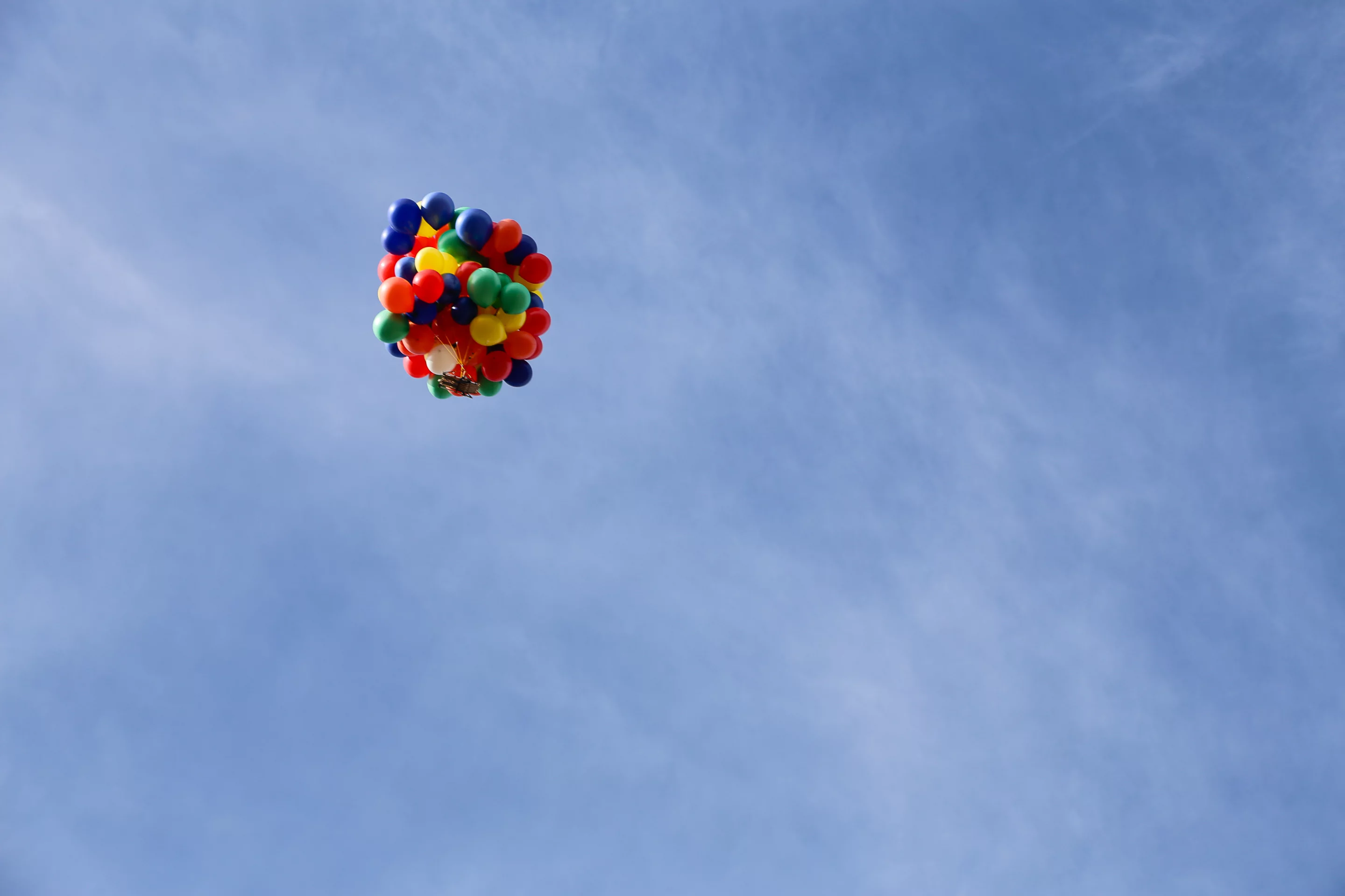 Erik Roner recently used 90 helium-filled balloons and a sun lounger to fly up to 8,000 ft (2,438 m)
