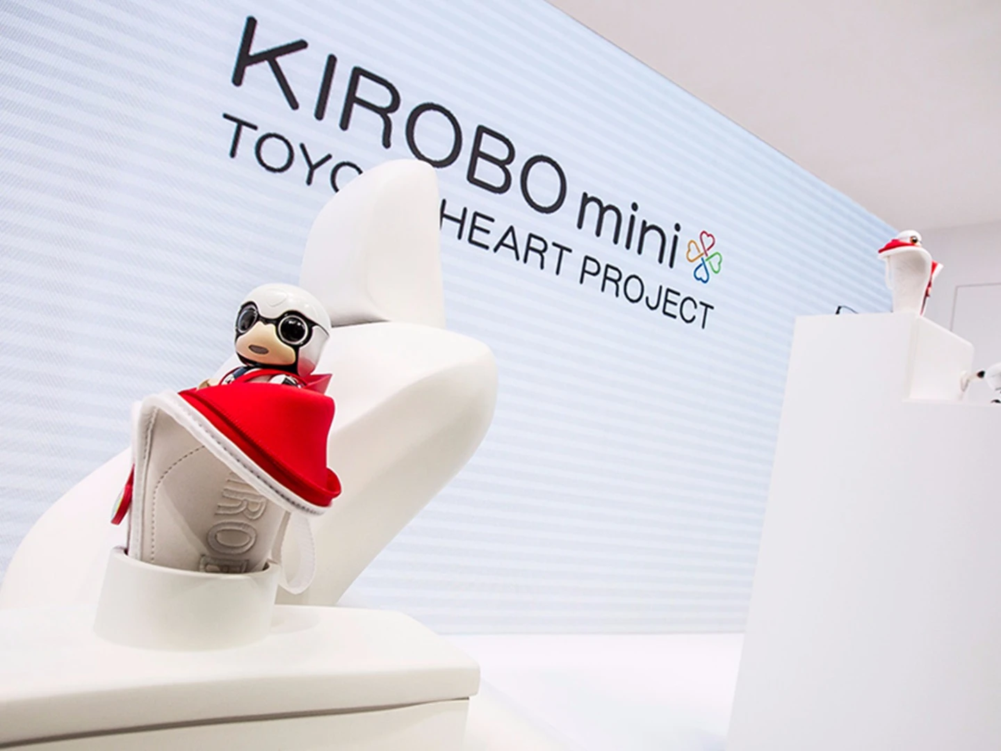 Mini Robo Ky Toyota begins commercial sales of $400 Kirobo Mini companion robot