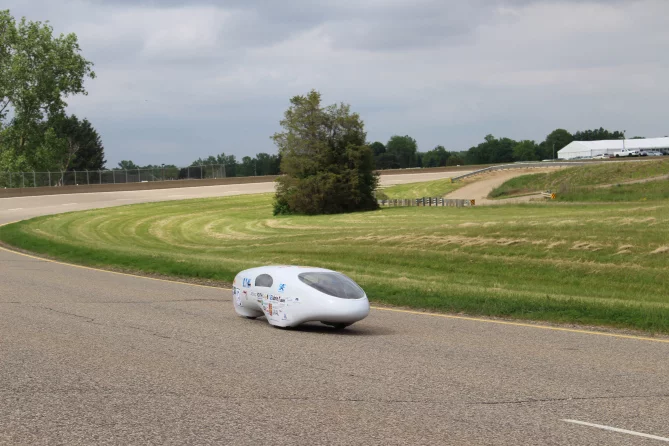 This year, the The University of Laval's car achieved a fuel efficiency of 2,098 mpg (0.11 l/100km)