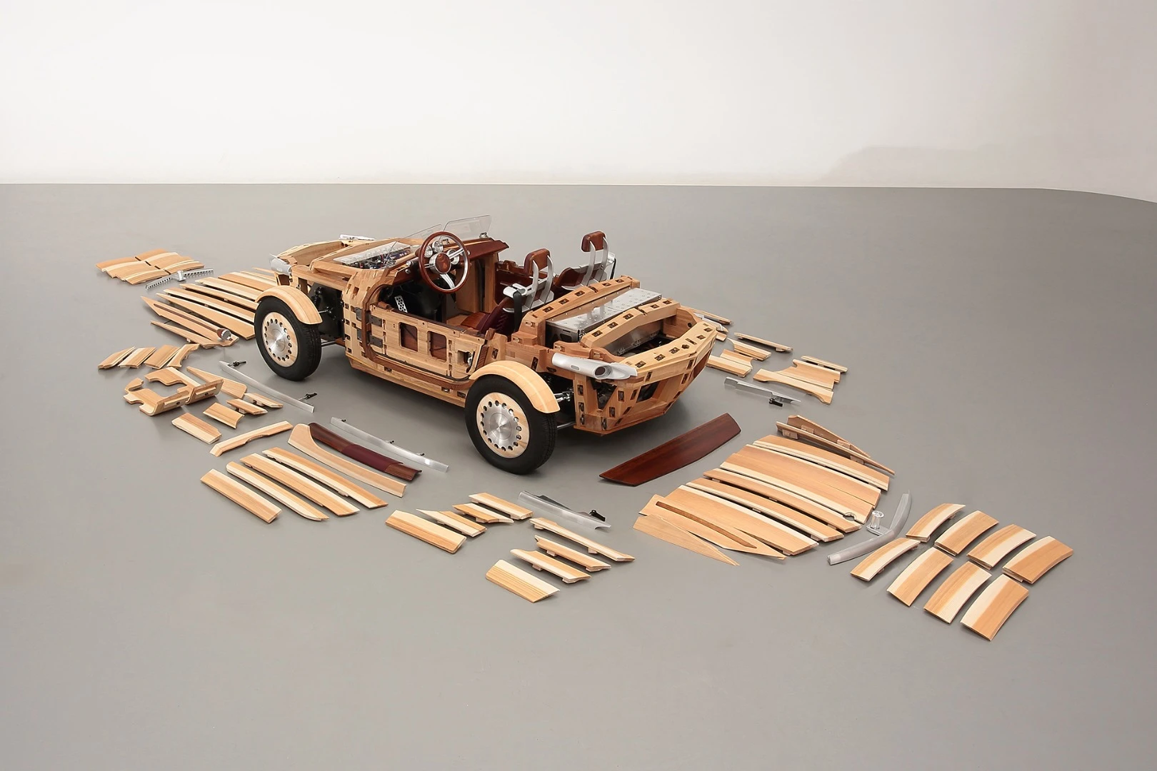The exterior has two grain patterns that can be swapped out when desired