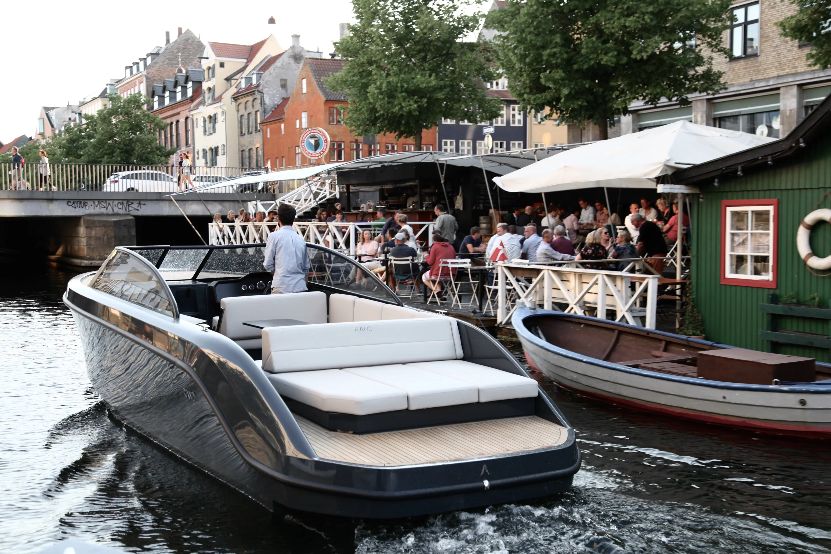 Quietly cruising down the river without disturbing land-lubbers