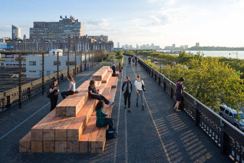 Visitors are able to make use of seating areas to relax (Photo: Iwan Baan)