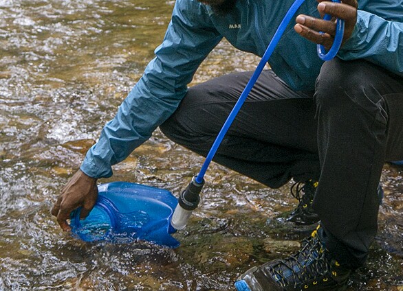 La vejiga de 2 litros desarrollada conjuntamente por CamelBak y LifeStraw tiene un precio de $ 69