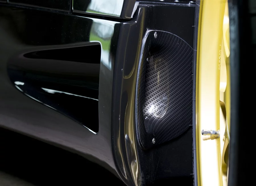 Ultima Evolution carbon front brake ducts