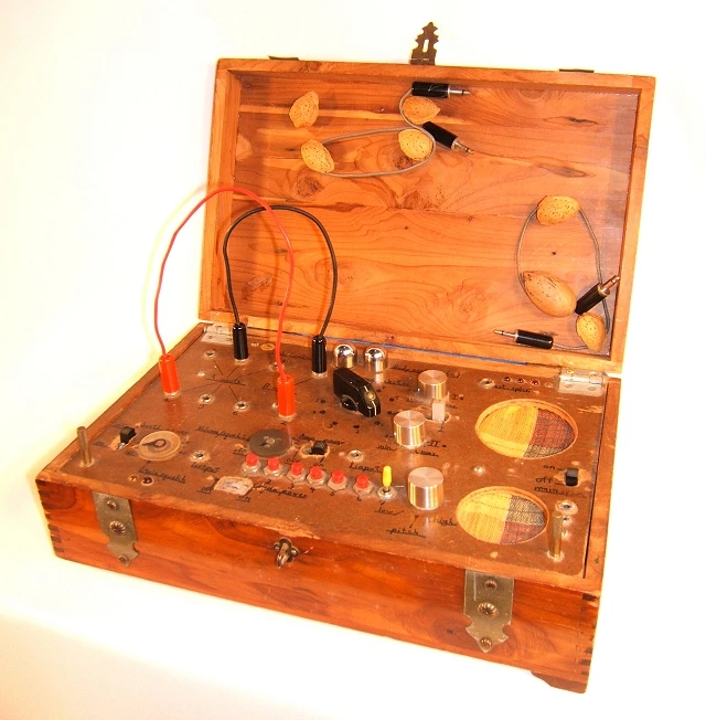 Reed Ghazala's very first circuit bending experiment from the mid 1960s