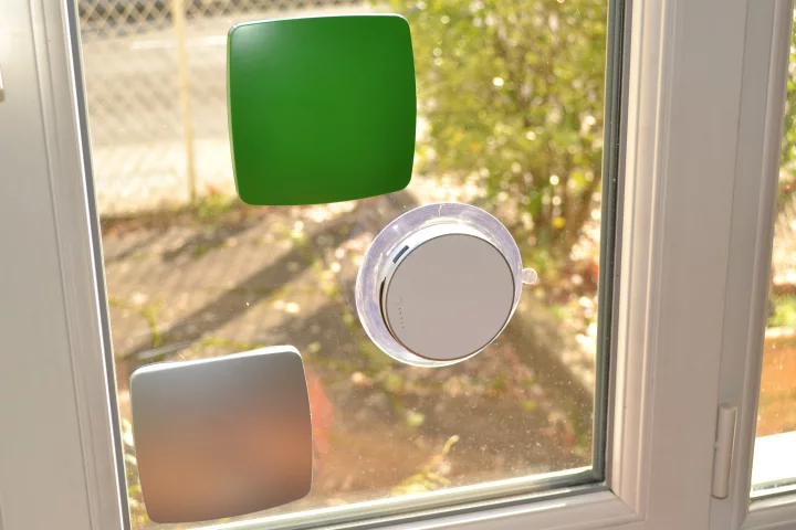 Gizmag reviews the Window and Port Solar Chargers from XD Design