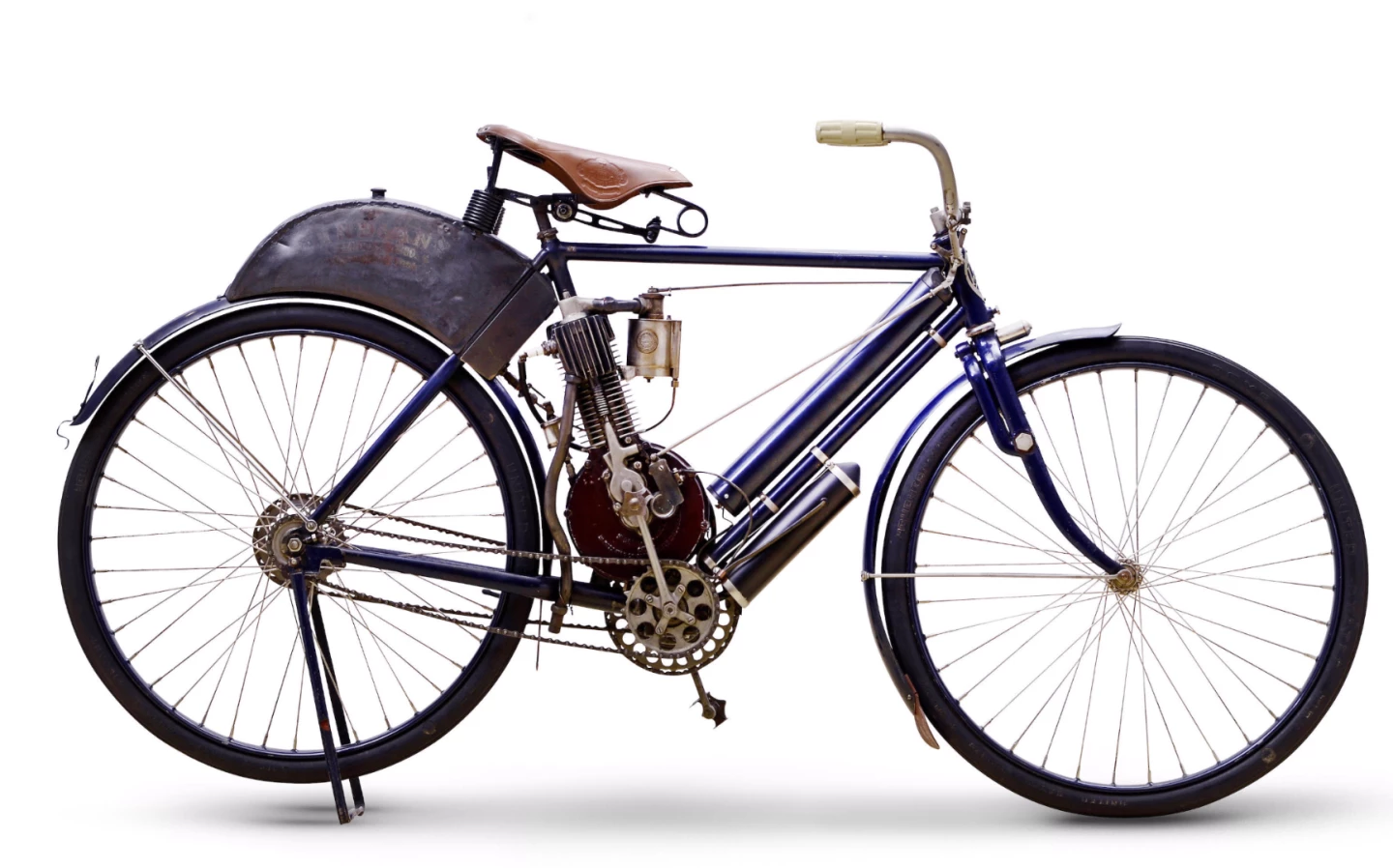 This 1905 Indian 2¼hp 'Camel Back', Lot 14 at Bonhams Lonatti Collection Sale (17-Oct-15) is estimated to sell for between £28,000 and 36,000 ($43,000 and $55,000)