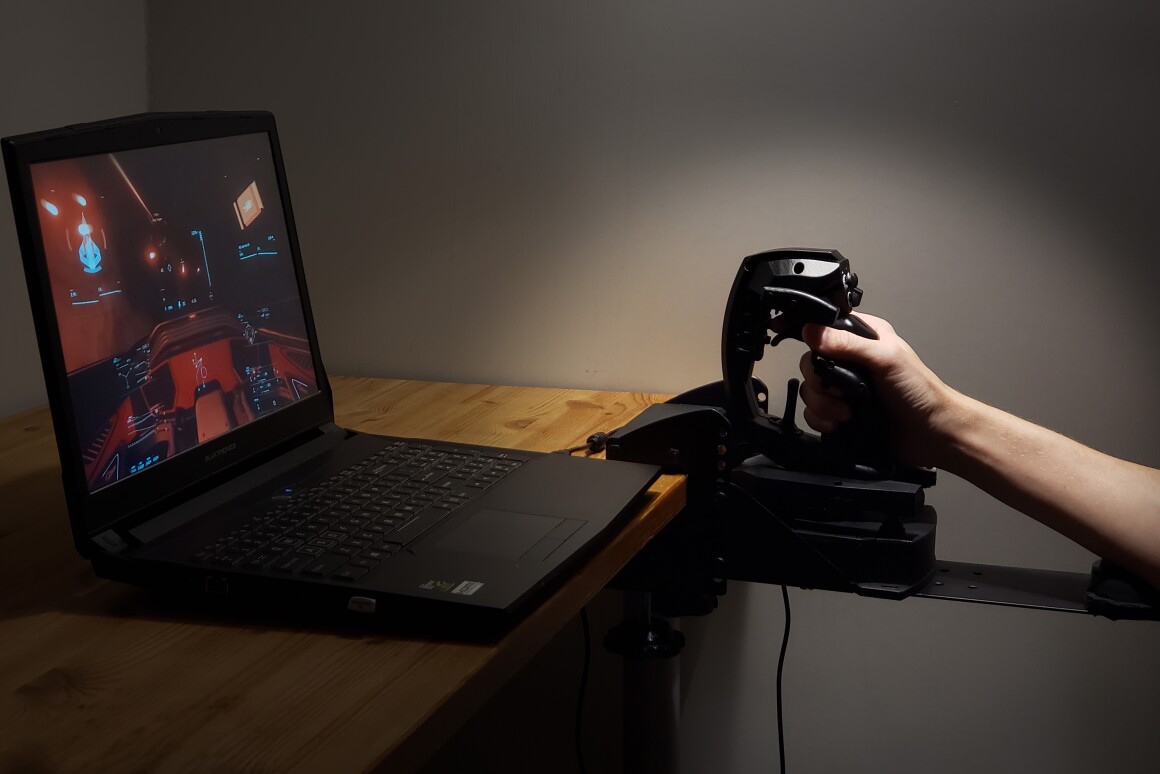 Sublight Dynamics has unveiled a prototype of a one-handed joystick with six degrees of freedom