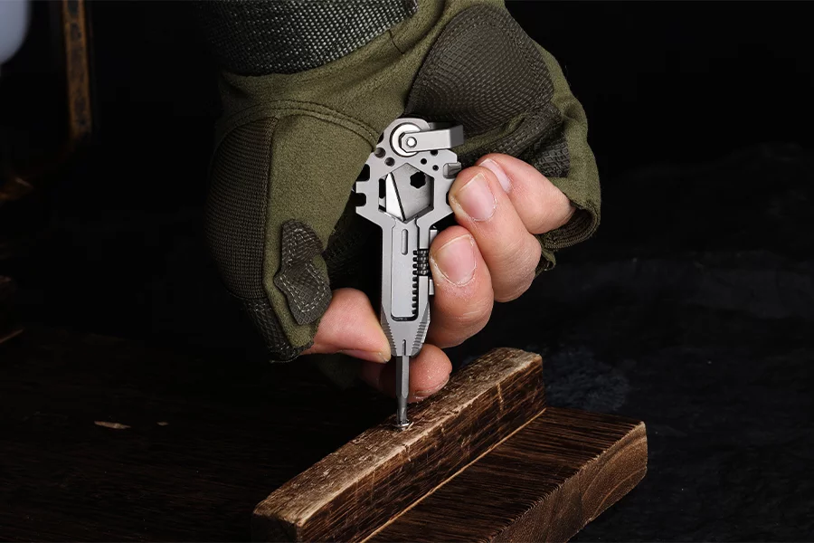 Along with being able to accommodate attachable bits (pictured), the 3.0 also features integrated Phillips and flathead screwdrivers