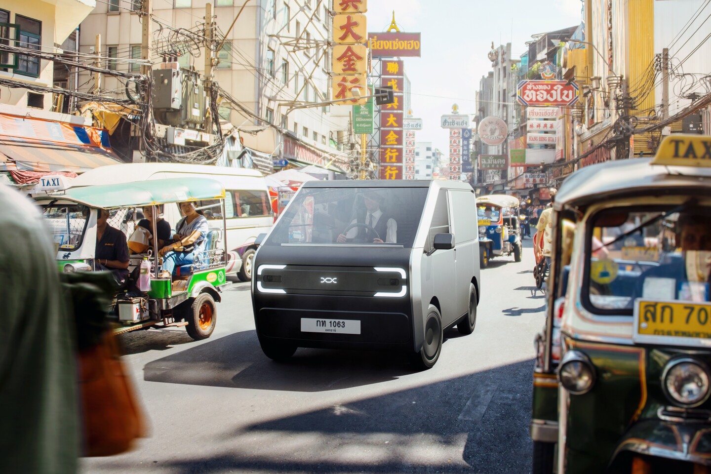 All the Helixx vehicles have a top speed of 80 km/h (50 mph) and a maximum 20 hp. Up to six 2 kWh LFP (Lithium iron Phosphate (LFP) battery packs can be installed for a total capacity of 12 kWh and a maximum range of 200 km (124 miles).