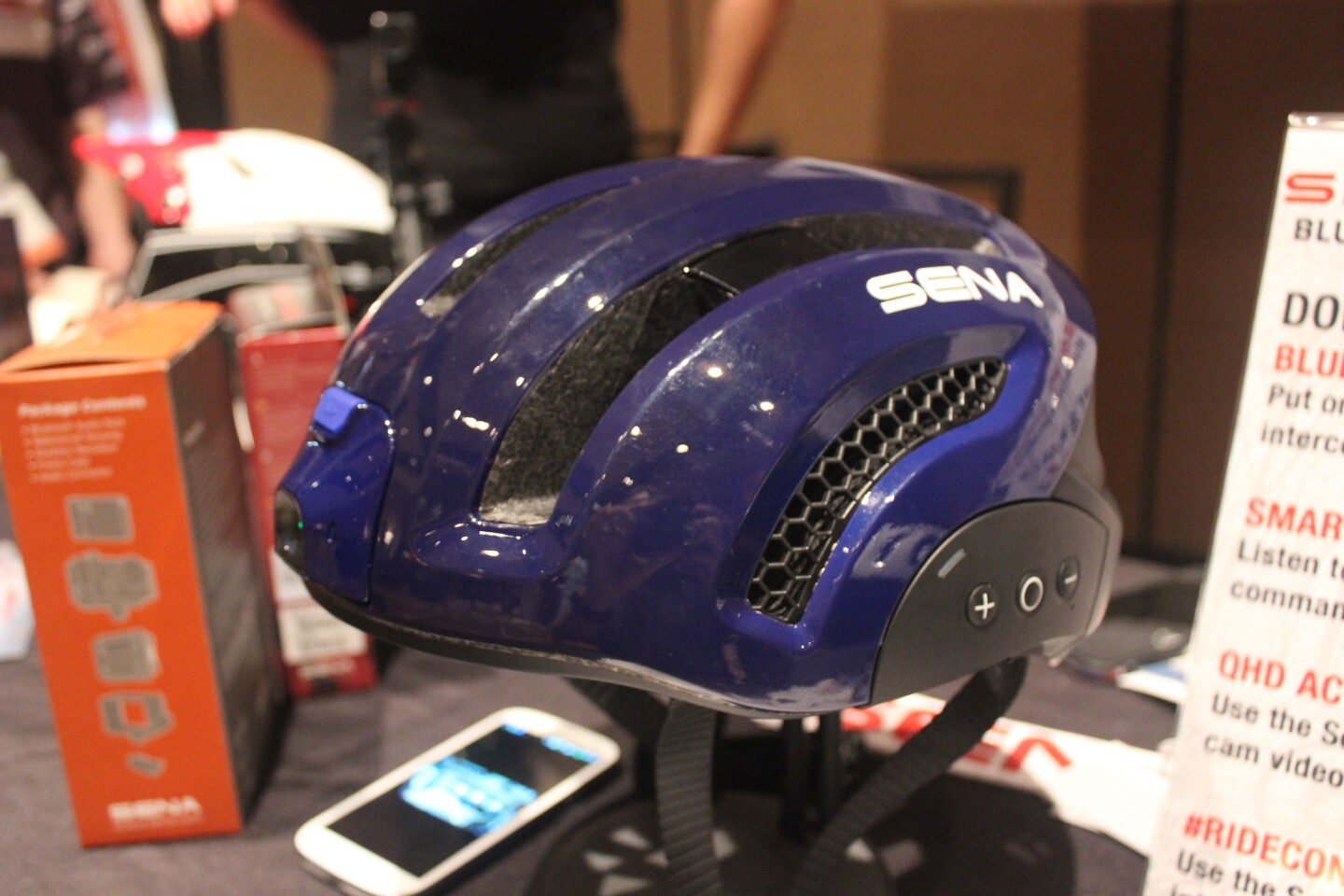 Smart Helmet lets you chat to fellow riders up to half a mile away