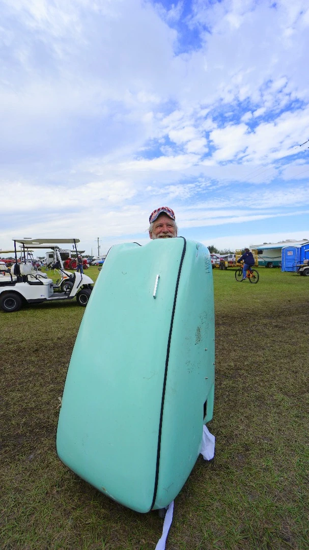 1950's Spa enclosure, now motorized by owner Jeff Sullivan who brought it to the meet from Michigan. It looked hilarious scooting along through the crowd.