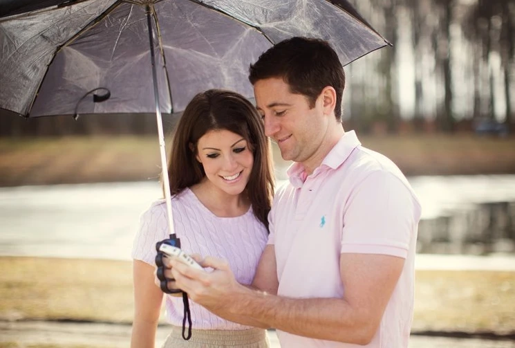 Brolly's four-finger ergonomic grip leaves both thumbs free for texting