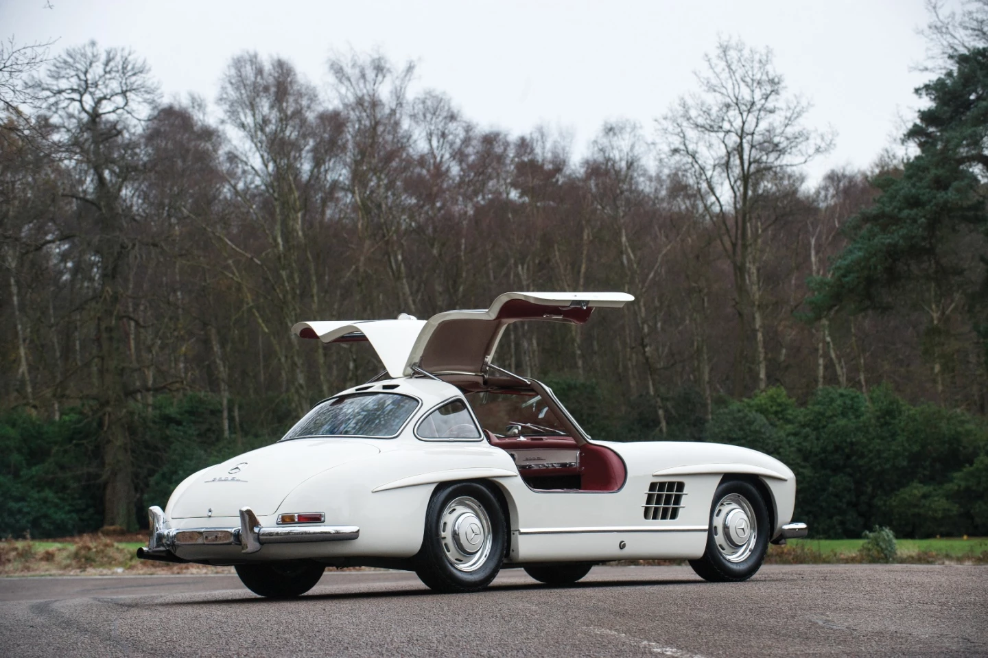 This 1955 Mercedes-Benz 300 SL Gullwing has an estimated price of $1,090,000 to $1,526,000
