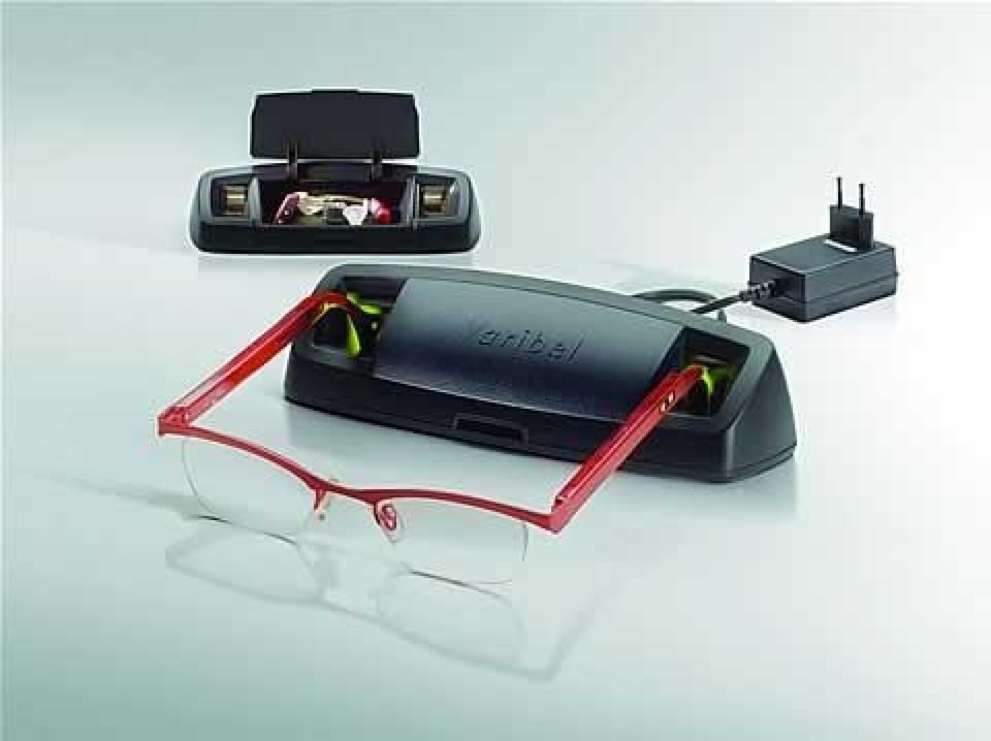 Glasses with builtin hearing aid