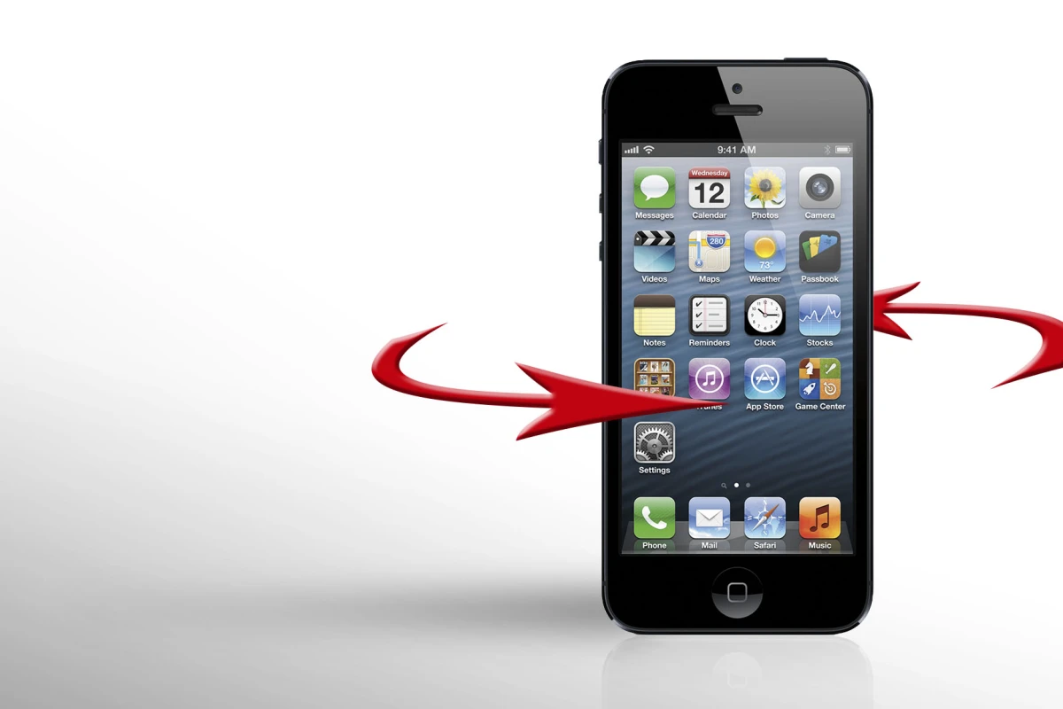 Cycloramic uses the iPhone's vibration motor to spin it in a circle