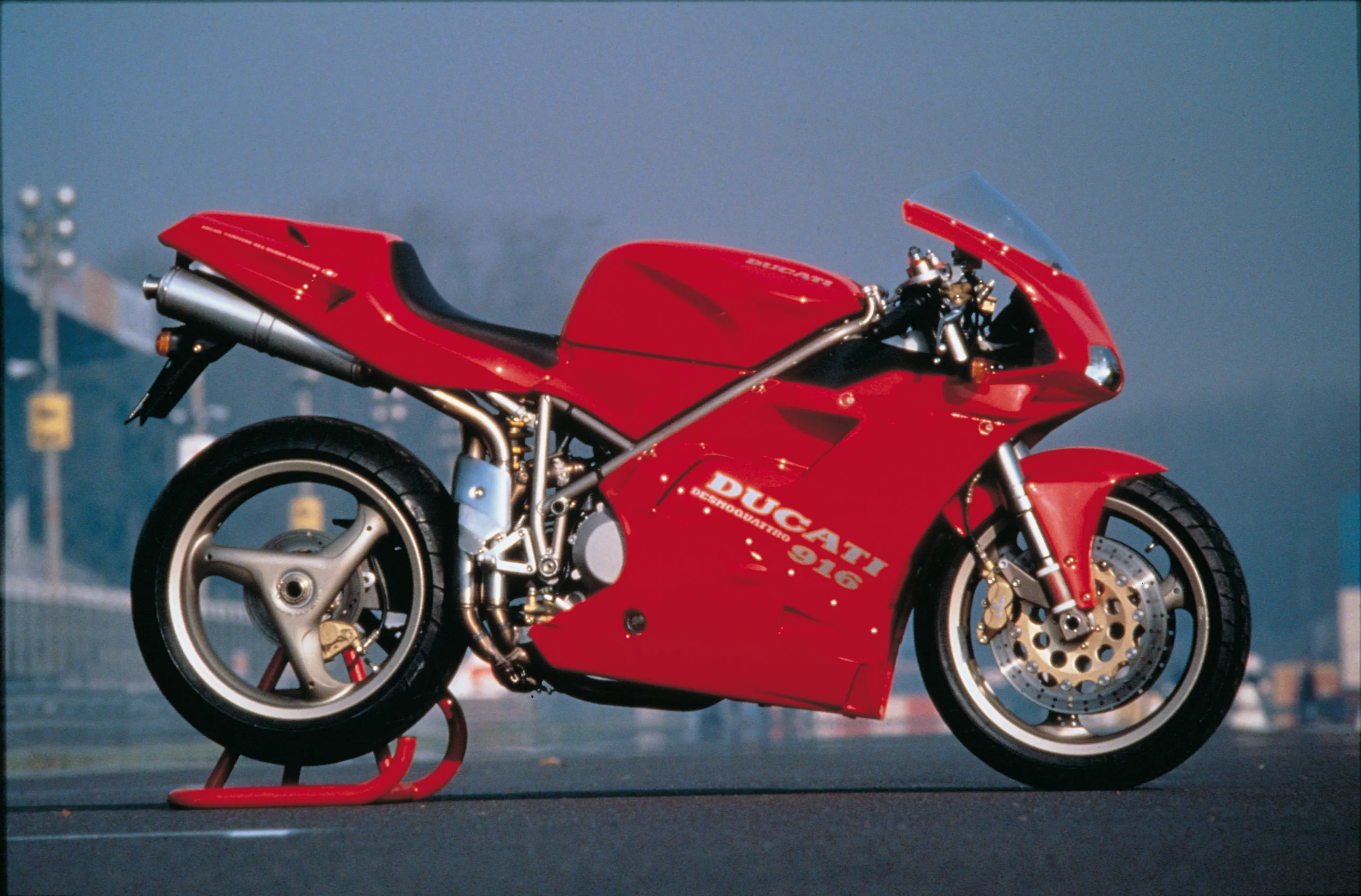 The original 916, with its eye-popping single sided swingarm