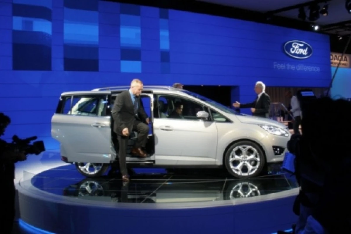 The new Ford C-MAX range focuses on practicality, economy and safety with a range of innovative features