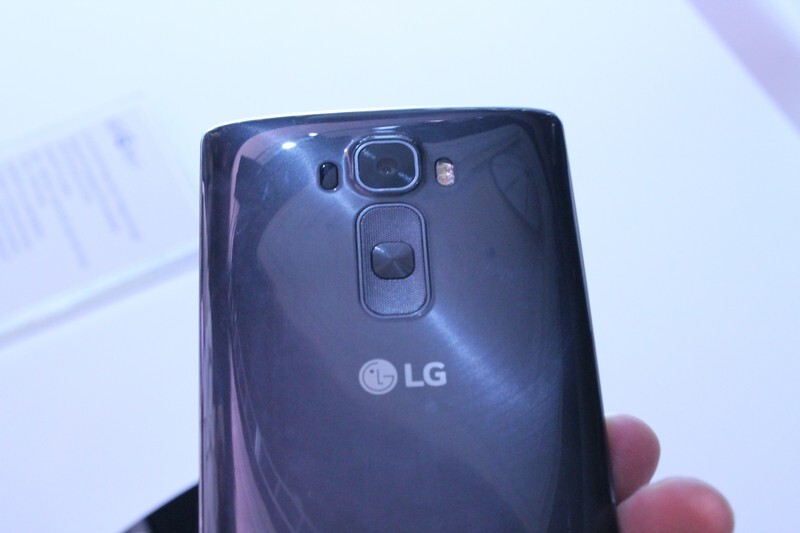 The rear shooter takes 13 MP shots (Photo: Eric mack/Gizmag)